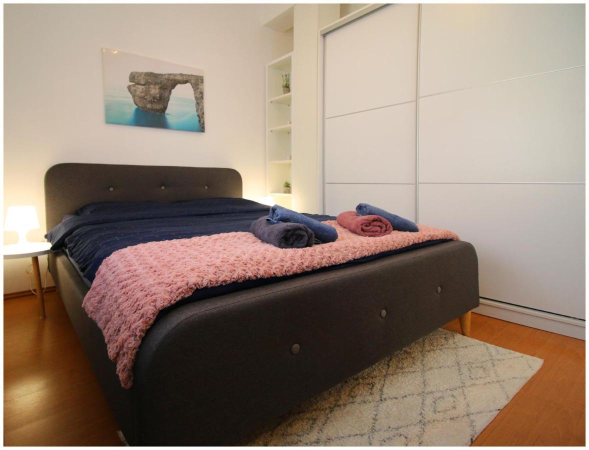 Studio Apartman Elena プリモシュテン エクステリア 写真